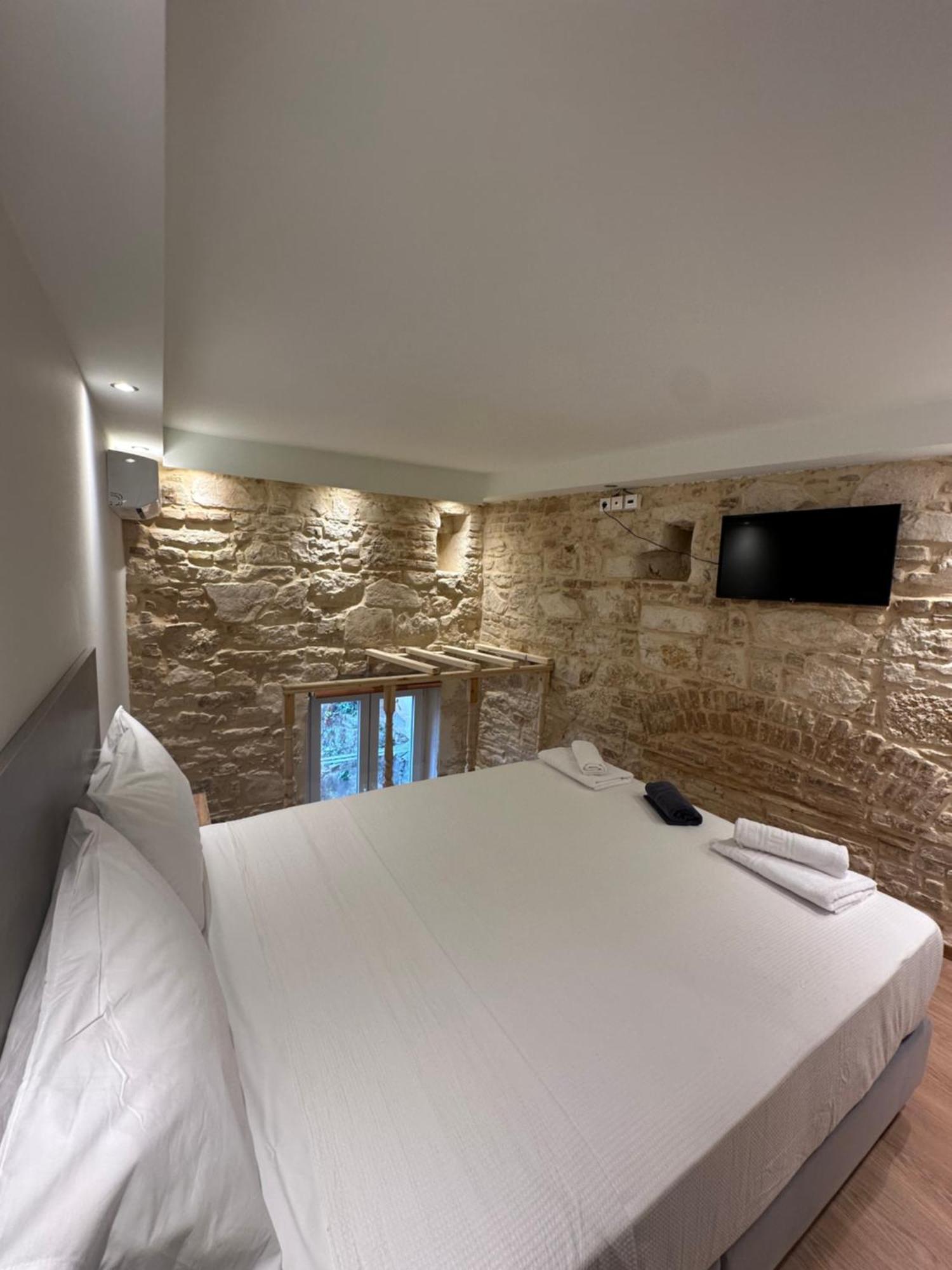 Q Rocco Apartments, Corfu Town ภายนอก รูปภาพ