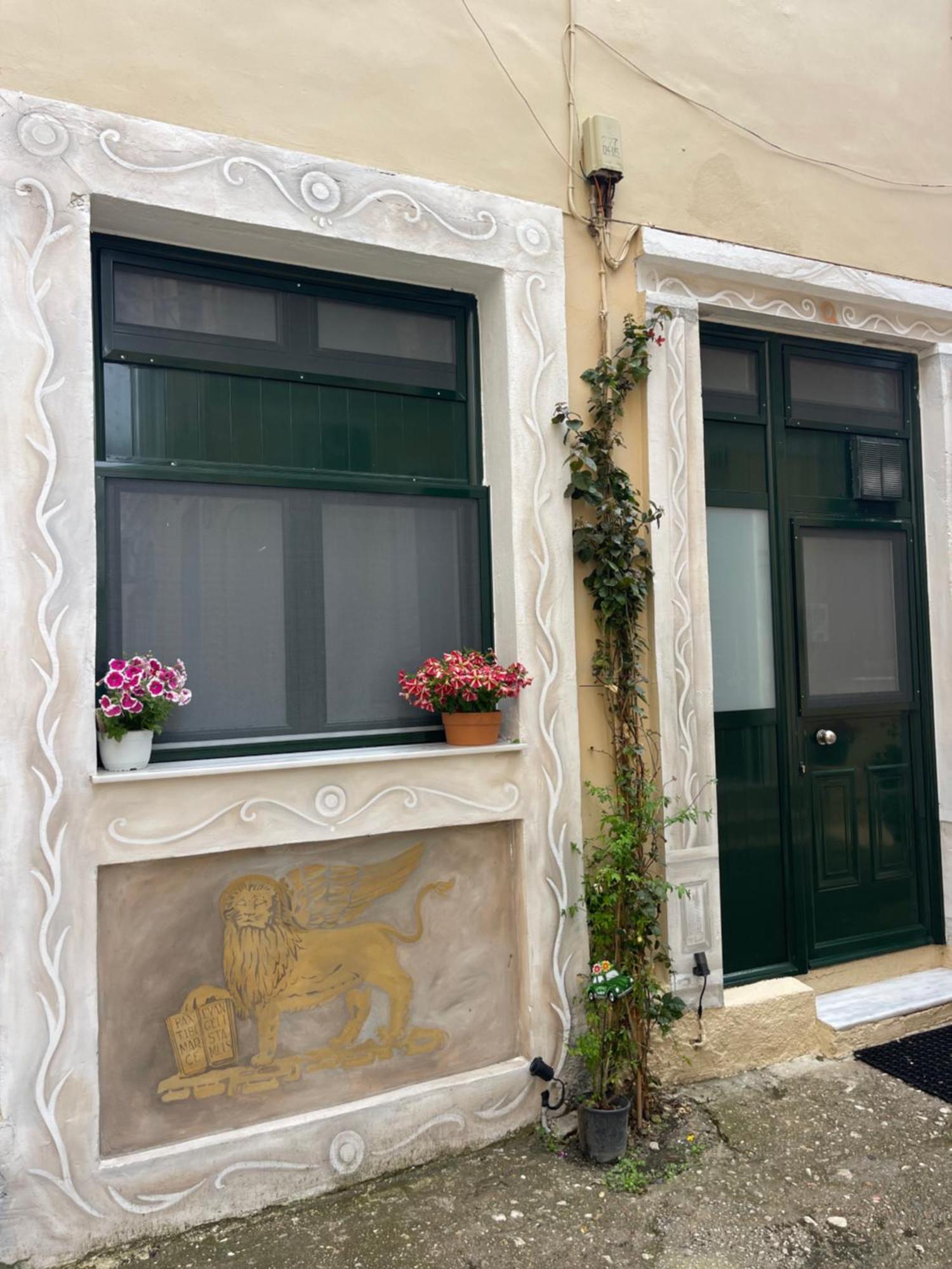 Q Rocco Apartments, Corfu Town ภายนอก รูปภาพ